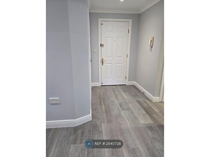 2 Bedroom Flat To Rent In Carmelite Drive, Reading, RG30