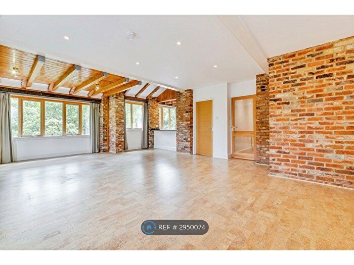 2 Bedroom Flat To Rent In Smithbrook Kilns, Cranleigh, GU6
