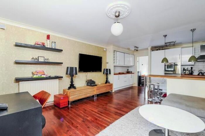 1 Bedroom Flat To Rent In Richmond, Surrey, TW10