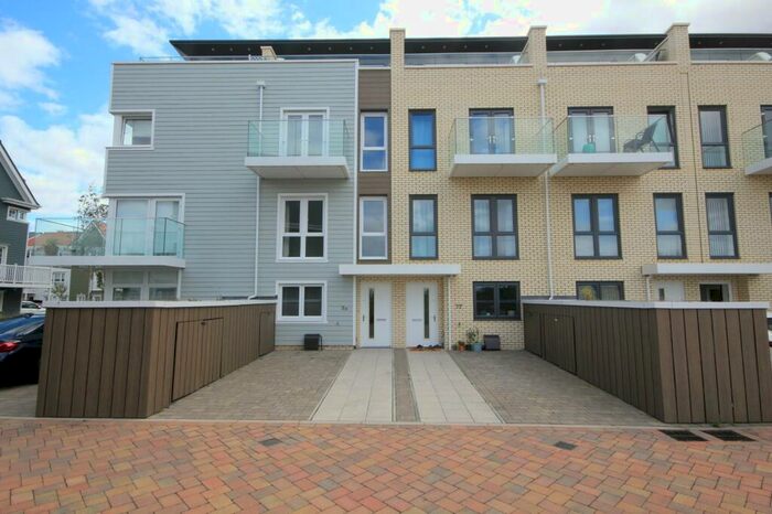 4 Bedroom House To Rent In Champlain Street, Reading, Berkshire, RG2