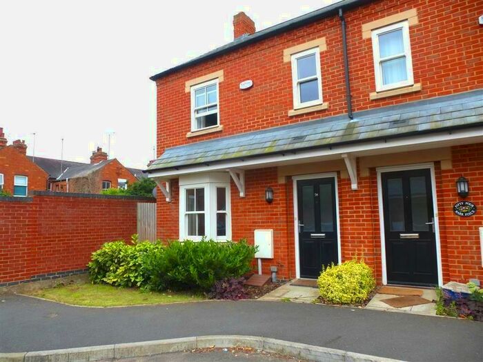 3 Bedroom End Of Terrace House To Rent In Barr Piece, Wolverton, Milton Keynes, MK12