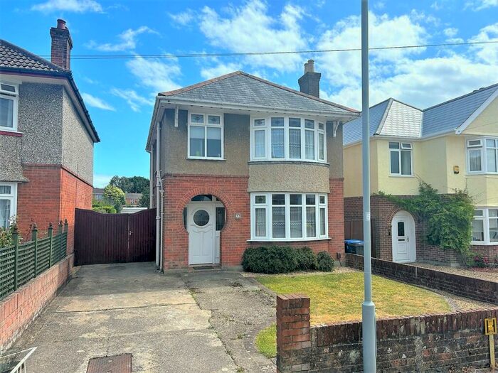 3 Bedroom Detached House To Rent In Hennings Park Road, Oakdale, Poole, BH15