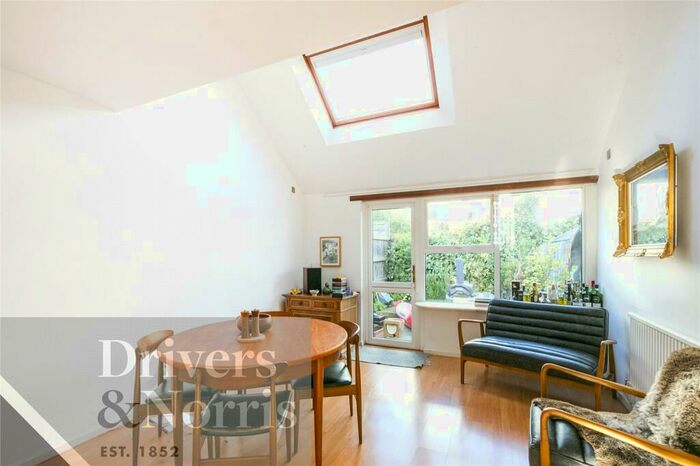 2 Bedroom Mews To Rent In Mackenzie Road, Highbury And Islington, London, N7