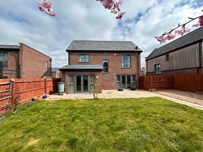 3 Bedroom Detached House To Rent In Harvard Way, Oakgrove, MK10