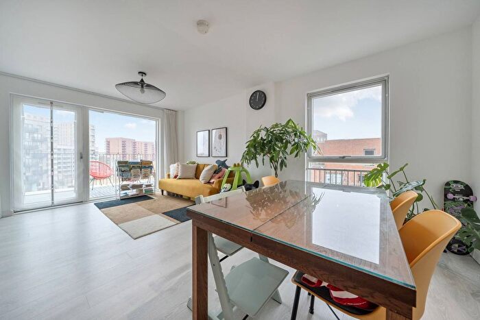 2 Bedroom Flat For Sale In Hargrave Drive, Harrow, HA1