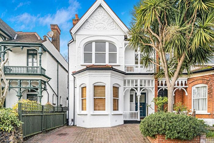 3 Bedroom Flat For Sale In Broomfield Avenue, Palmers Green, N13