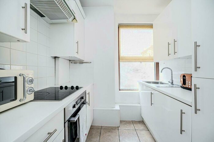 2 Bedroom Flat To Rent In Hague Street, Bethnal Green, London, E2