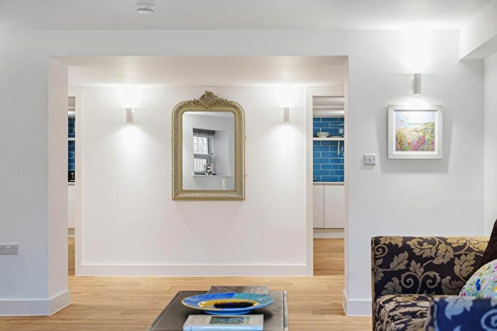 1 Bedroom Apartment For Sale In Tangmere Road, Chichester, PO20