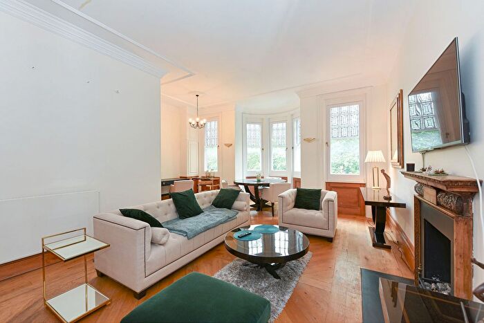 1 Bedroom Flat To Rent In Lower Sloane Street, Kensington And Chelsea, London, SW1W