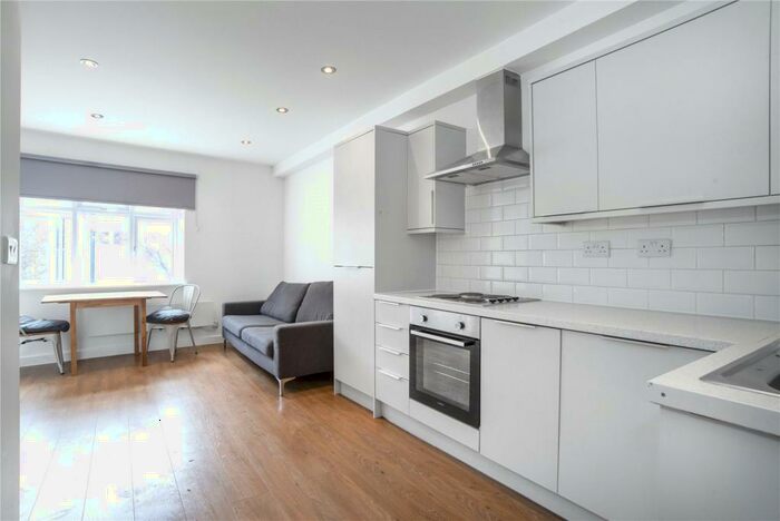 Apartment To Rent In Roman Road, Bethnal Green, London, E2
