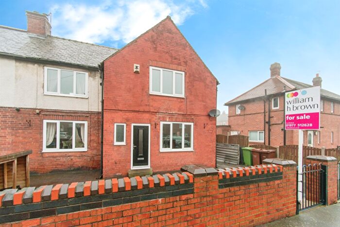 3 Bedroom Semi Detached House For Sale In Fryston Road, Castleford, WF10