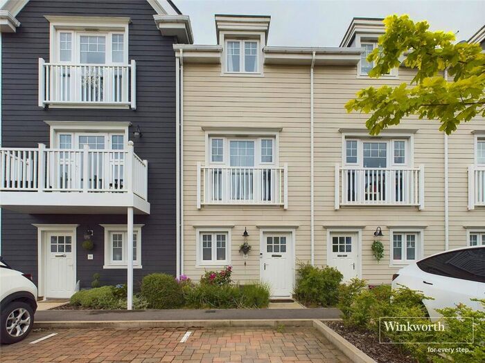 3 Bedroom Town House To Rent In Sunapee Road, Reading, Berkshire, RG2
