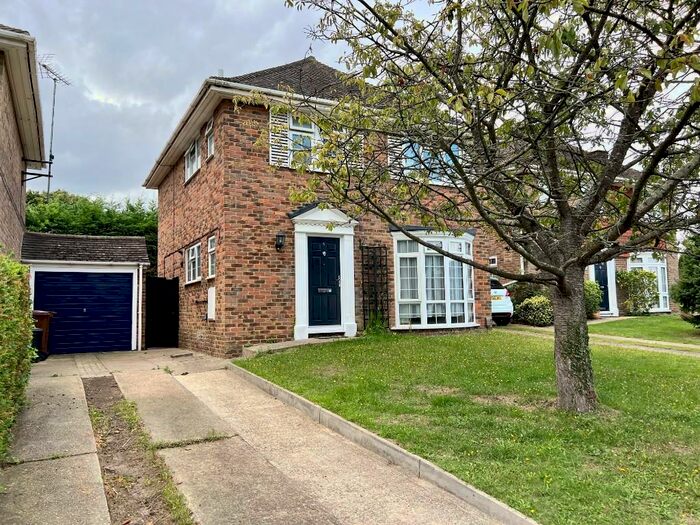 3 Bedroom Detached House To Rent In Nightingale Close, Gillingham, Kent, ME8