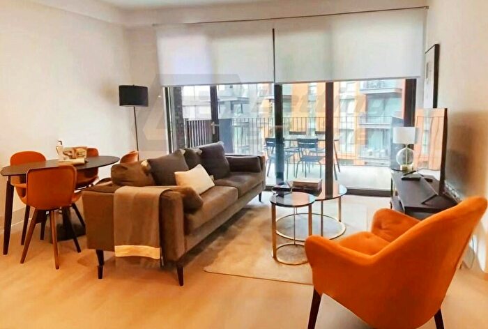 2 Bedroom Apartment To Rent In Viaduct Gardens, London, SW11