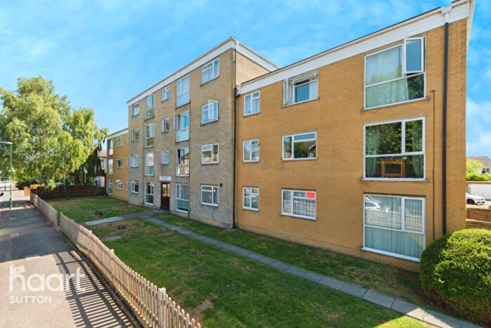 2 Bedroom Flat For Sale In Thicket Road, Sutton, SM1