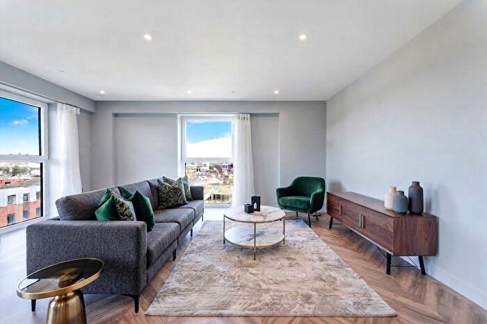 2 Bedroom Flat To Rent In Brook Street, Tryon House, Kingston Upon Thames, KT1