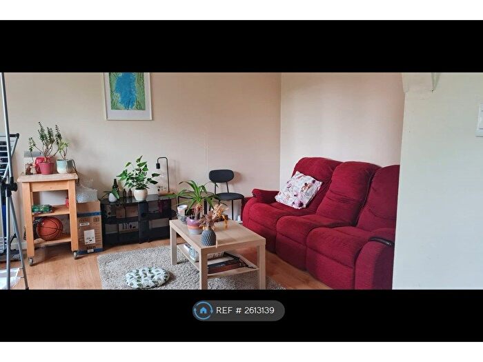 2 Bedroom Flat To Rent In Double Hedges Park, Edinburgh, EH16