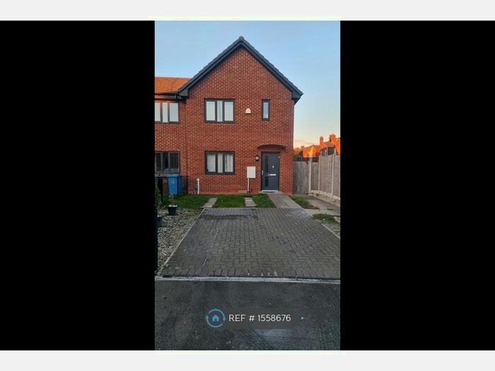 3 Bedroom End Of Terrace House To Rent In Willows Road, Manchester, M5