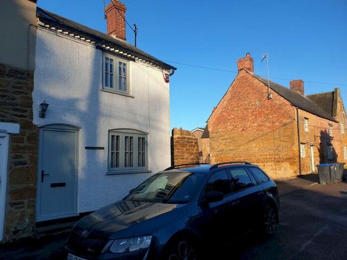2 Bedroom Property To Rent In Harbridges Lane, Long Buckby, Northamptonshire NN6