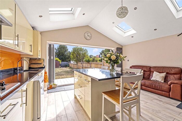 4 Bedroom Terraced House To Rent In Holly Bush Lane, Hampton, TW12