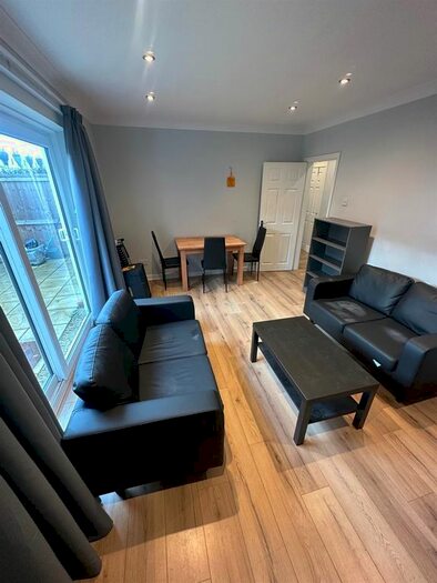 2 Bedroom Flat To Rent In Stamford Gardens, Rugby Road, Leamington Spa, CV32