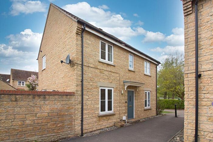 3 Bedroom Semi Detached House For Sale In Isis Close, Calne, SN11