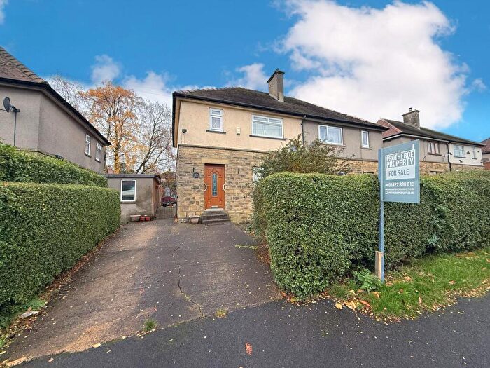 3 Bedroom Semi Detached House For Sale In Freeman Road, Halifax, HX3