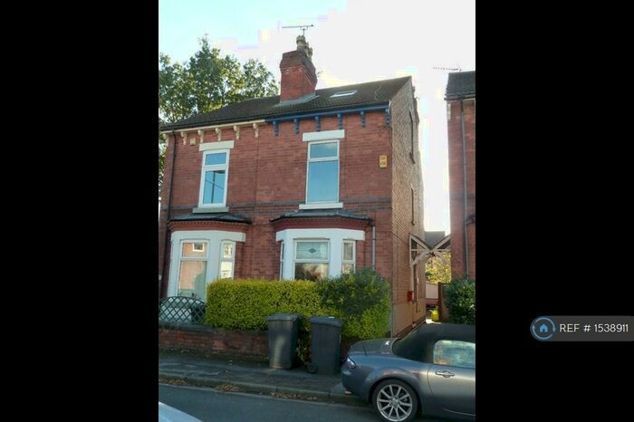 5 Bedroom Semi-Detached House To Rent In Thyra Grove, Nottingham, NG9