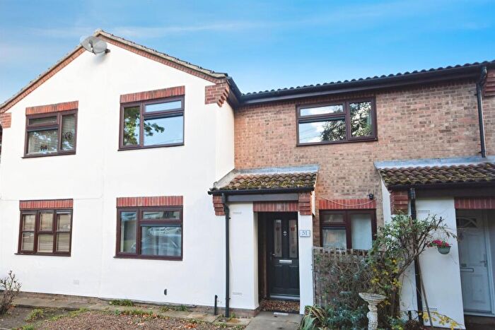 2 Bedroom Flat For Sale In Mill Lane, Broomfield, Chelmsford, CM1