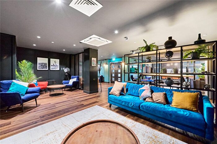 2 Bedroom Flat To Rent In Balham High Road, London, SW12