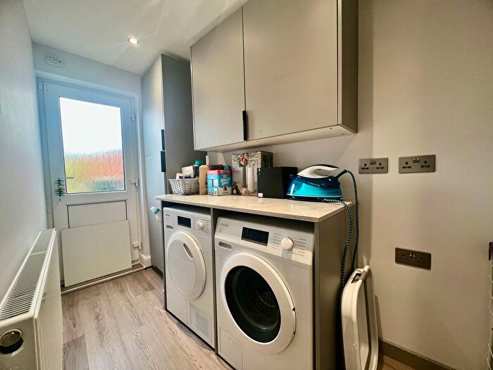 5 Bedroom Semi-Detached House To Rent In Alandale Drive, Pinner, HA5