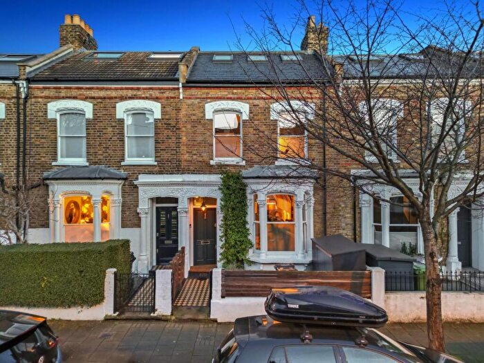 4 Bedroom Terraced House For Sale In Kersley Road, London, N16