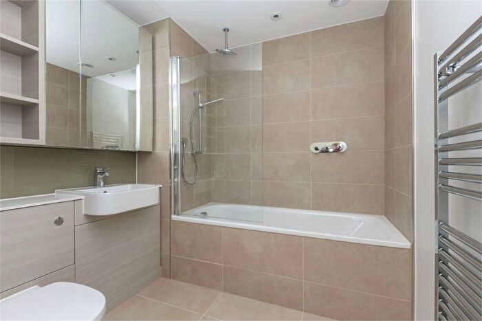 1 Bedroom Flat To Rent In Glasshouse Gardens, London, E20
