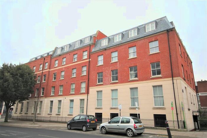 2 Bedroom Flat To Rent In Flagstaff Court, Canterbury, CT1