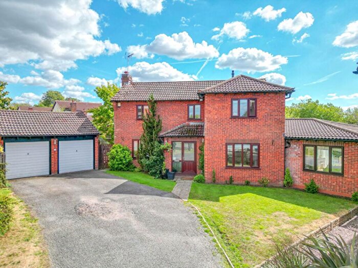 4 Bedroom Detached House For Sale In Falcon Close, Nuneaton, CV11