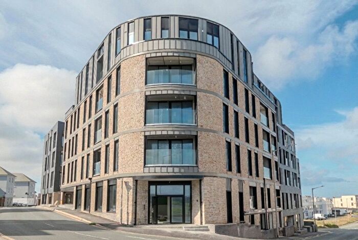 3 Bedroom Flat For Sale In Pentire Avenue, Newquay, Cornwall, TR7