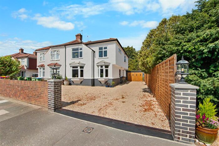 4 Bedroom Semi Detached House To Rent In Palmar Crescent, Bexleyheath, DA7