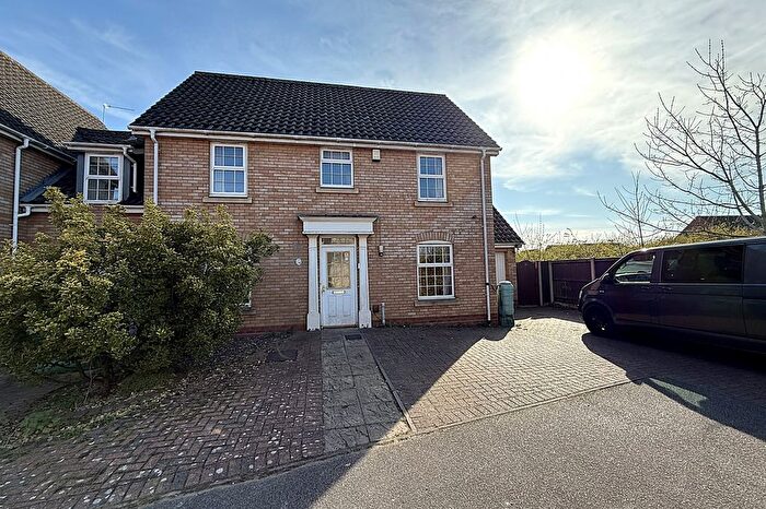 4 Bedroom Link Detached House To Rent In Townsend Way, Lowestoft, NR32