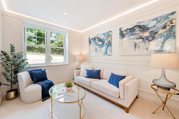 4 Bedroom Town House For Sale In Hollymeoak Road, Chipstead, Coulsdon, CR5