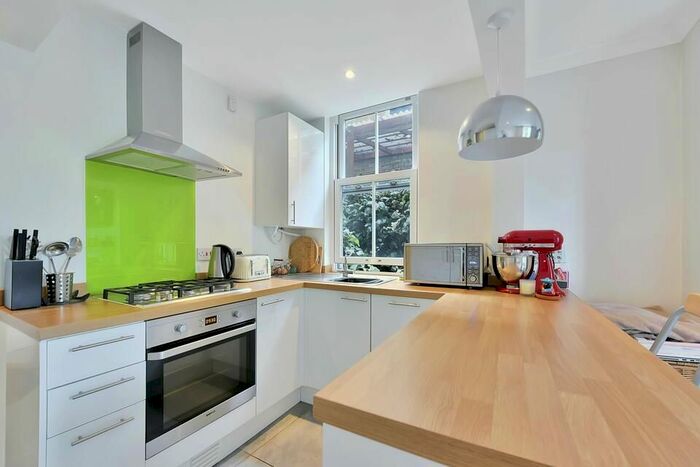 2 Bedroom Flat To Rent In Gladstone Road, London, SW19