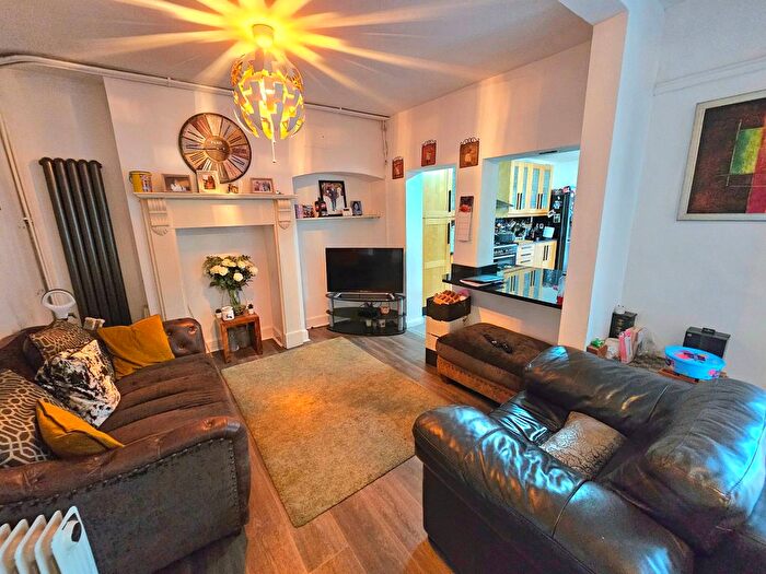 3 Bedroom Semi Detached House For Sale In Wheelwright Road, Birmingham, B24