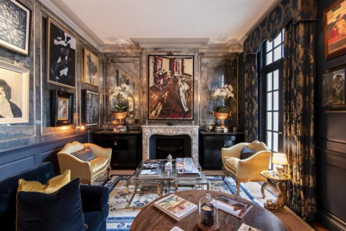 3 Bedroom Town House For Sale In Redcliffe Square, Chelsea, SW10