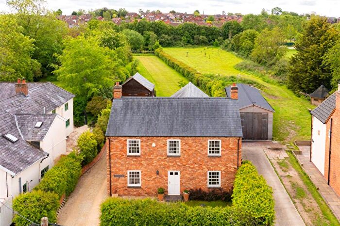 4 Bedroom Detached House For Sale In North End Road, Steeple Claydon, Buckinghamshire, MK18