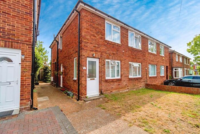 2 Bedroom Maisonette For Sale In Whithedwood Avenue, Southampton, Hampshire, SO15