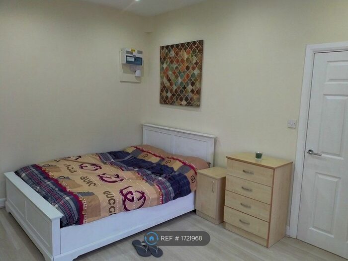 1 Bedroom Flat To Rent In Claremont Road, Salford, M6