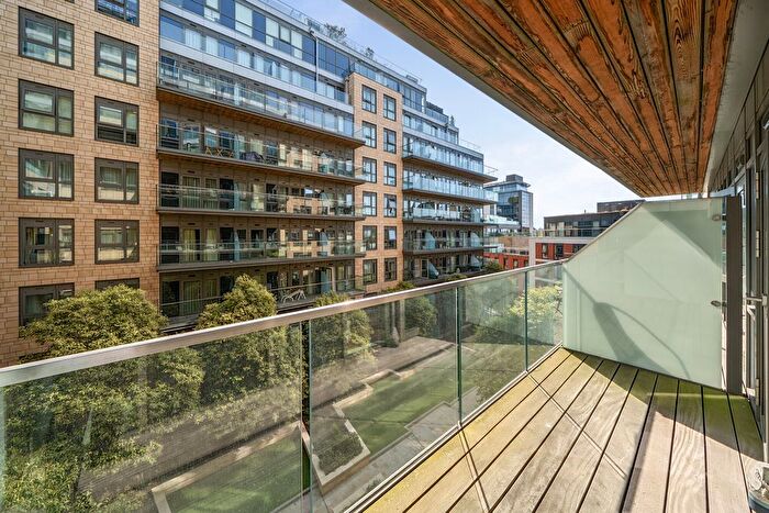 2 Bedroom Flat For Sale In Longfield Avenue, London, W5