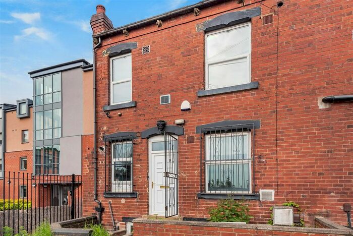 4 Bedroom End Of Terrace House To Rent In Leslie Terrace, Leeds, LS6