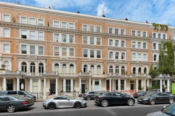 2 Bedroom Flat To Rent In Queen's Gate Place, London, SW7