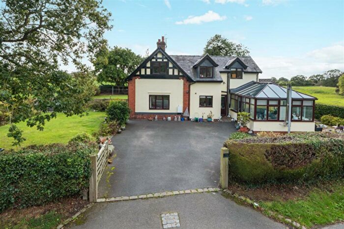 3 Bedroom Semi-Detached House For Sale In Bates Mill Lane, Beeston, CW6