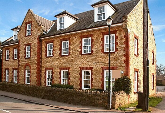 2 Bedroom Flat To Rent In High Street, Harrold, MK43